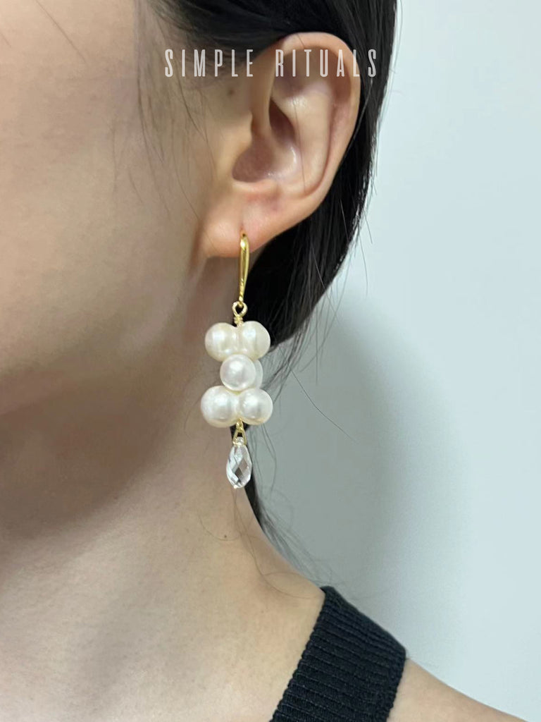 23FW [ Morning Dew ] Crystal and Natural Pearls earrings