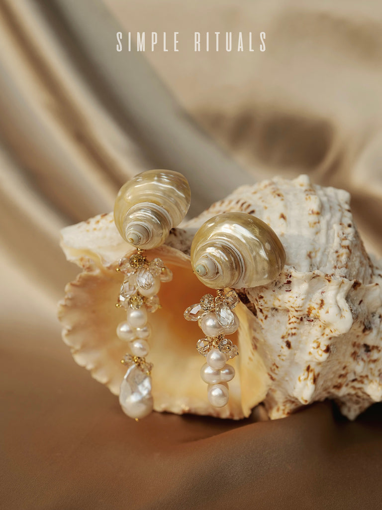 23FW [ Shine on the waves ] Conch Pearl crystal earrings
