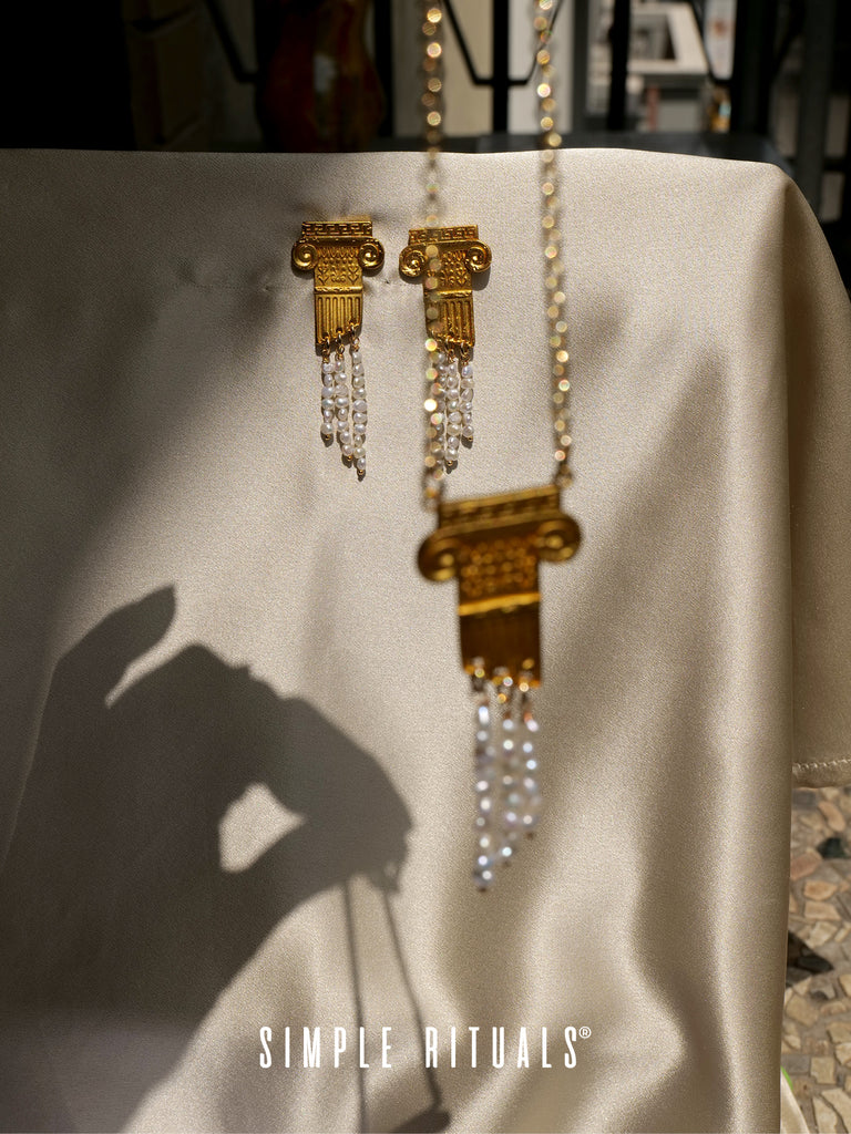 [ Roman Ruined Column ] Pearls Stud Earrings