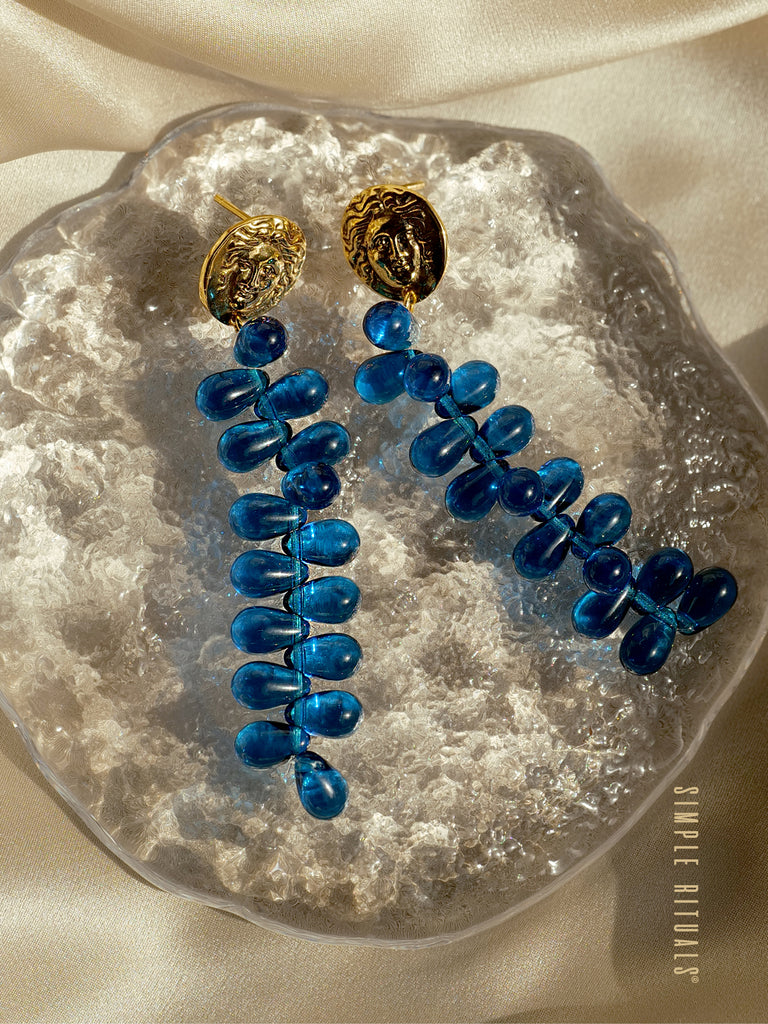 [Ramo di Elaia] Blue Drops glass Goddess earrings