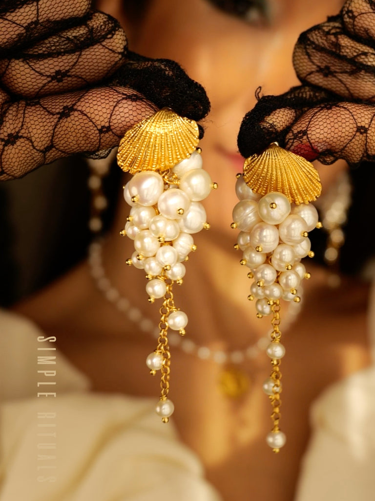 23SS [ Birth of Venus ] Seashell design charm Pearl Earrings