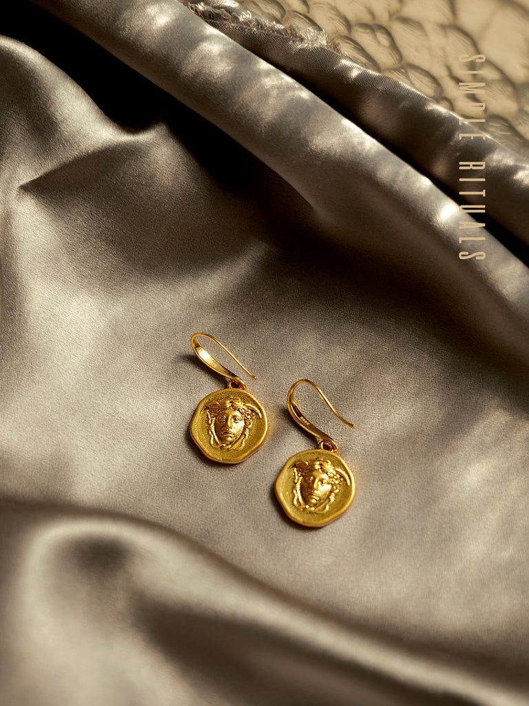23FW [Medusa collection] mystery romance medusa face & Seashell earrings