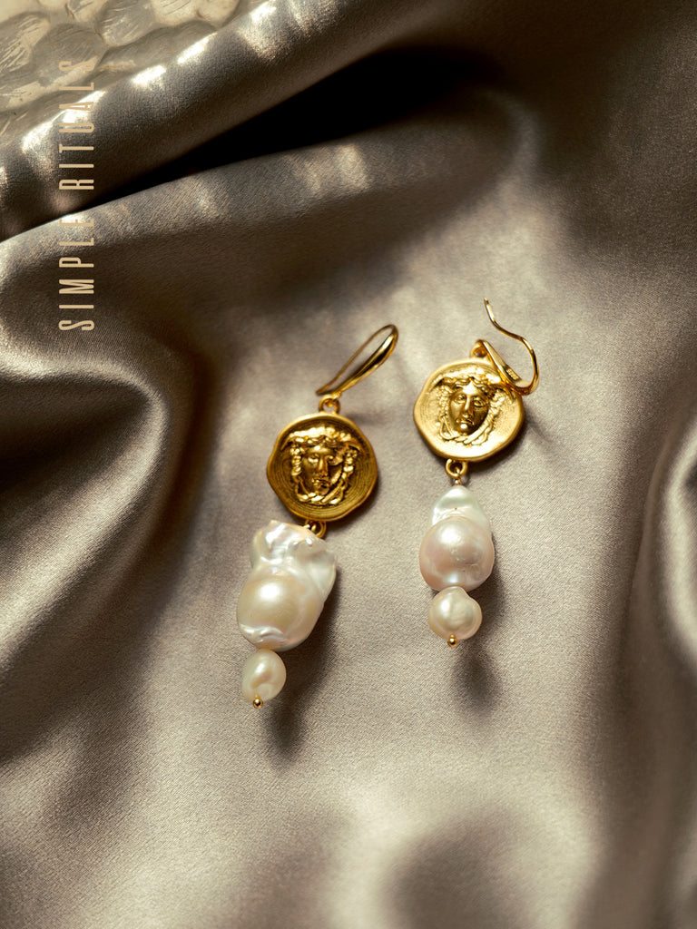 23FW [Medusa collection] mystery romance medusa face earrings